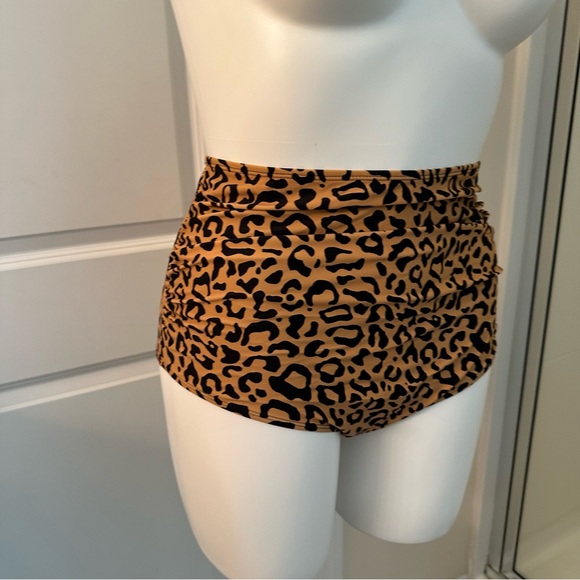 *NEW WITH TAGS* high waisted cheetah print bikini bottoms. Size XL bikini bottom - Picture 3 of 8